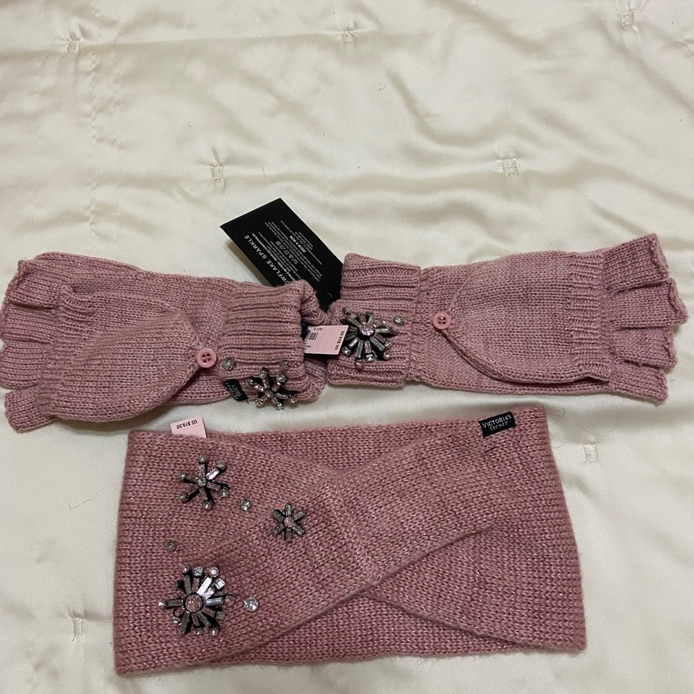 BNWT Victoria’s Secret winter ear warmer/headband and mittens set